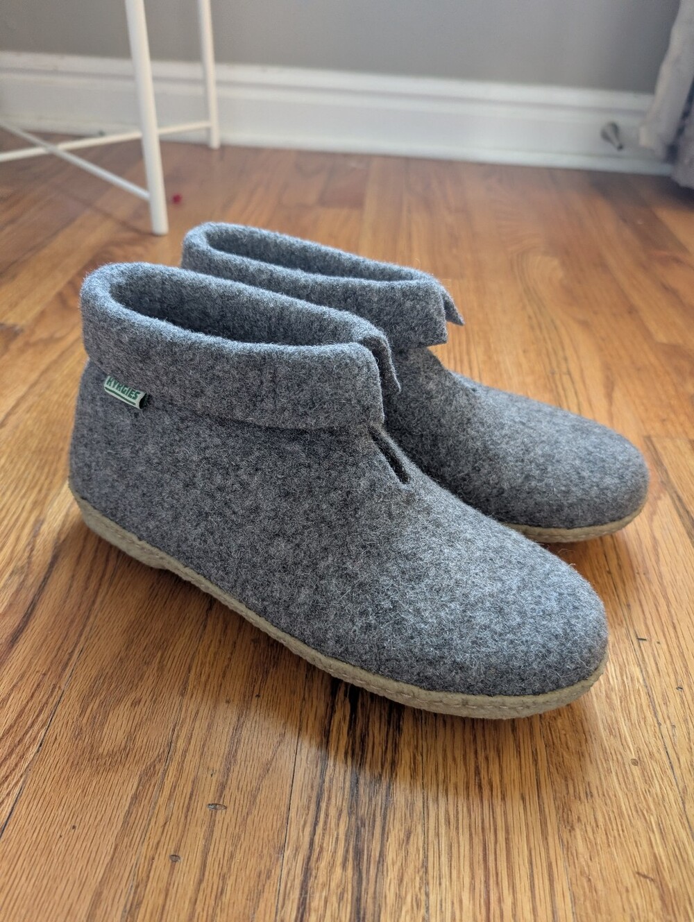 NEW Kyrgies Wool Barefoot Women Gray Shoes Size 9